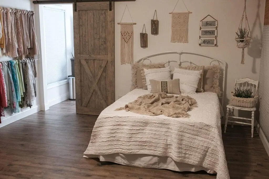 showing a studio bed useful for photography sessions
