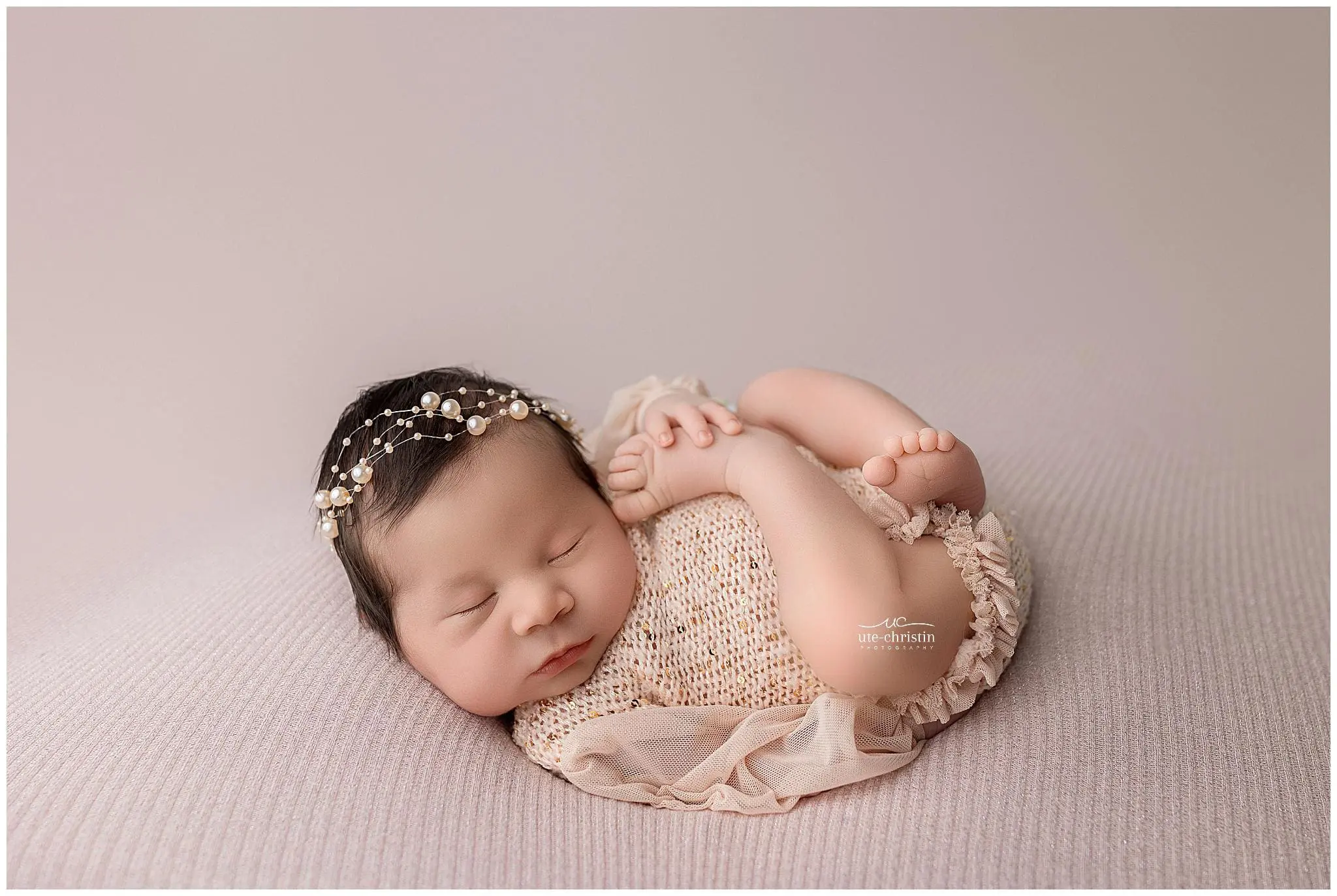 CT-Newborn-Photos_0004.jpg