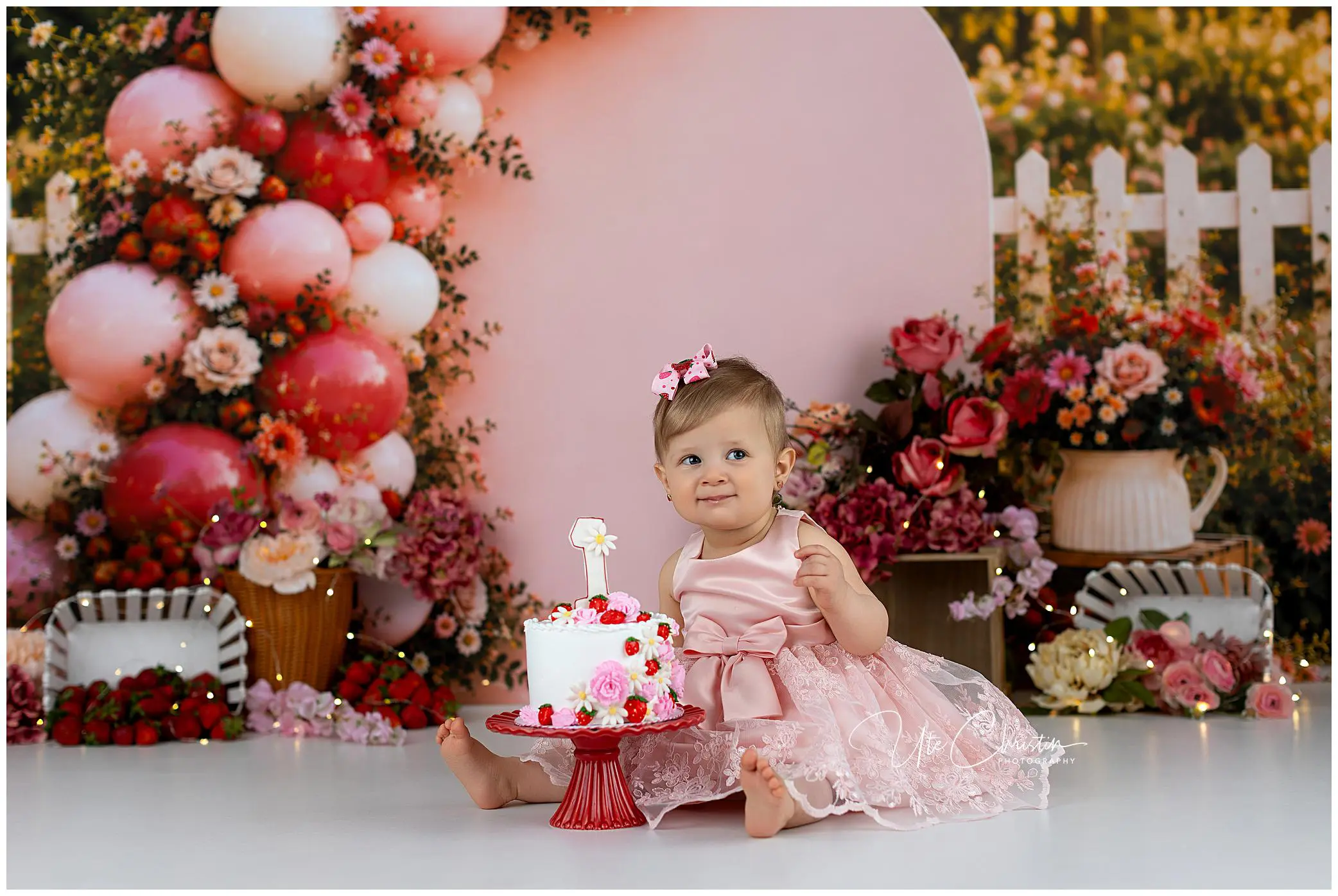 strawberry-fields-inspired-cake-smash_0152.jpg