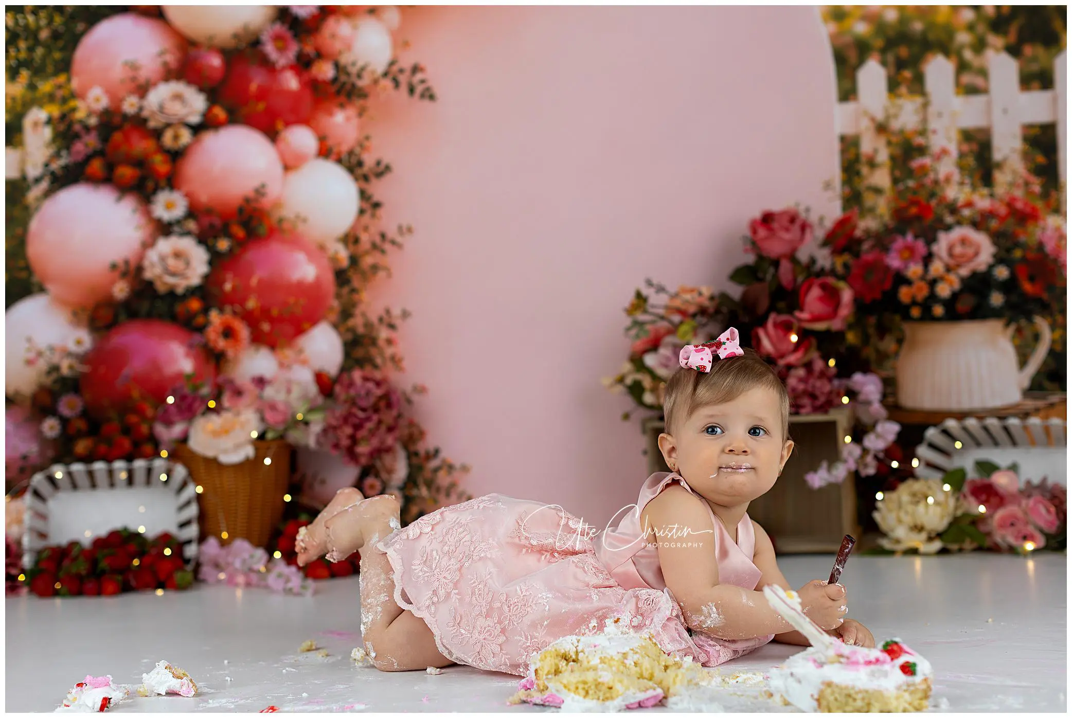 strawberry-fields-inspired-cake-smash_0158.jpg